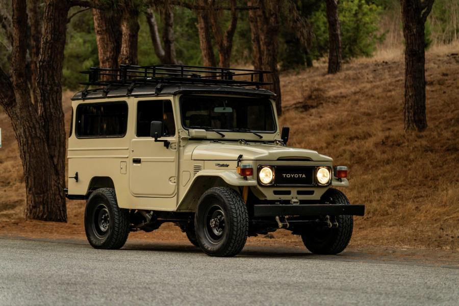  Toyota Land Cruiser Hard Top 5-Speed (FJ43) 1982 года  (фото 1 из 112)
